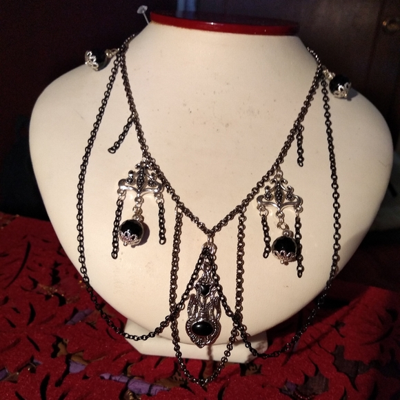 Victorian style w/onyx ornate necklace - Picture 3 of 3